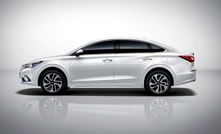  ChangAn Eado EV460 2018 года  (фото 5 из 12)
